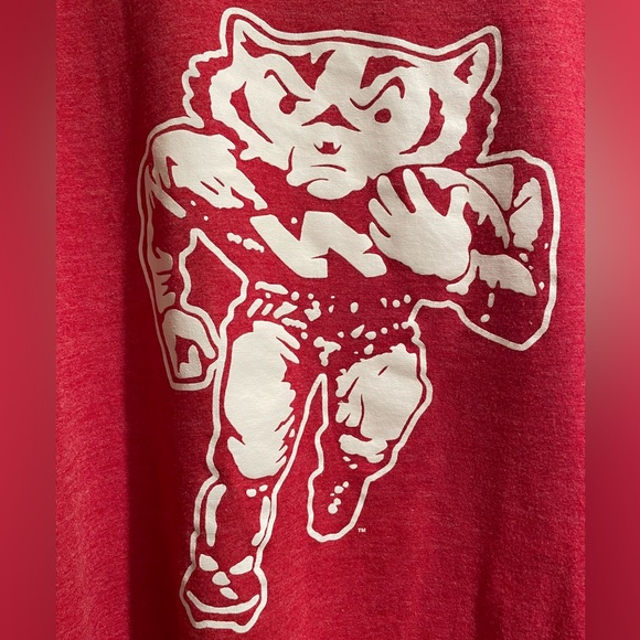 Under Armour University of Wisconsin Badgers Football shirt Size XL - Picture 3 of 6